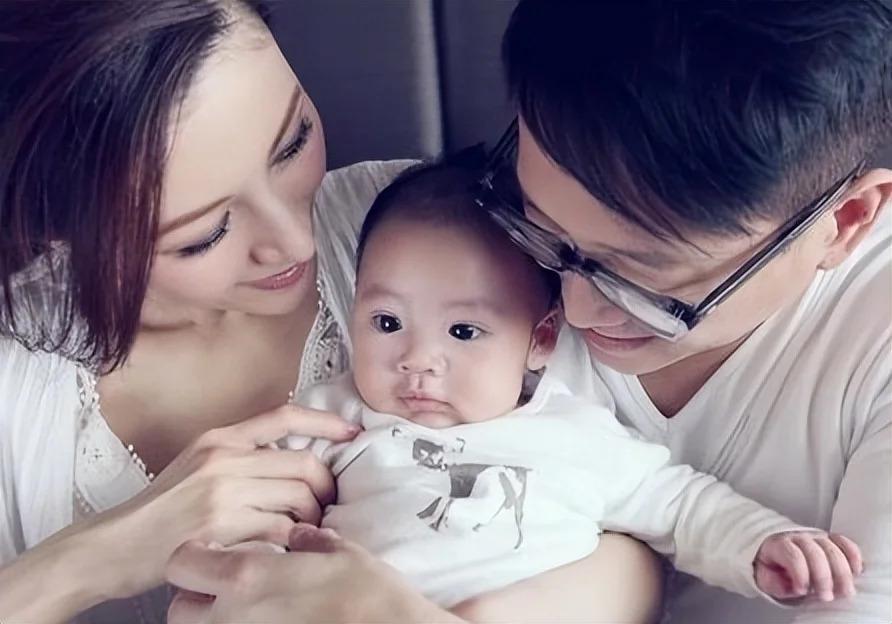 吴尊喊女儿“老婆”：贵圈那些没有边界感的父母，太离谱了