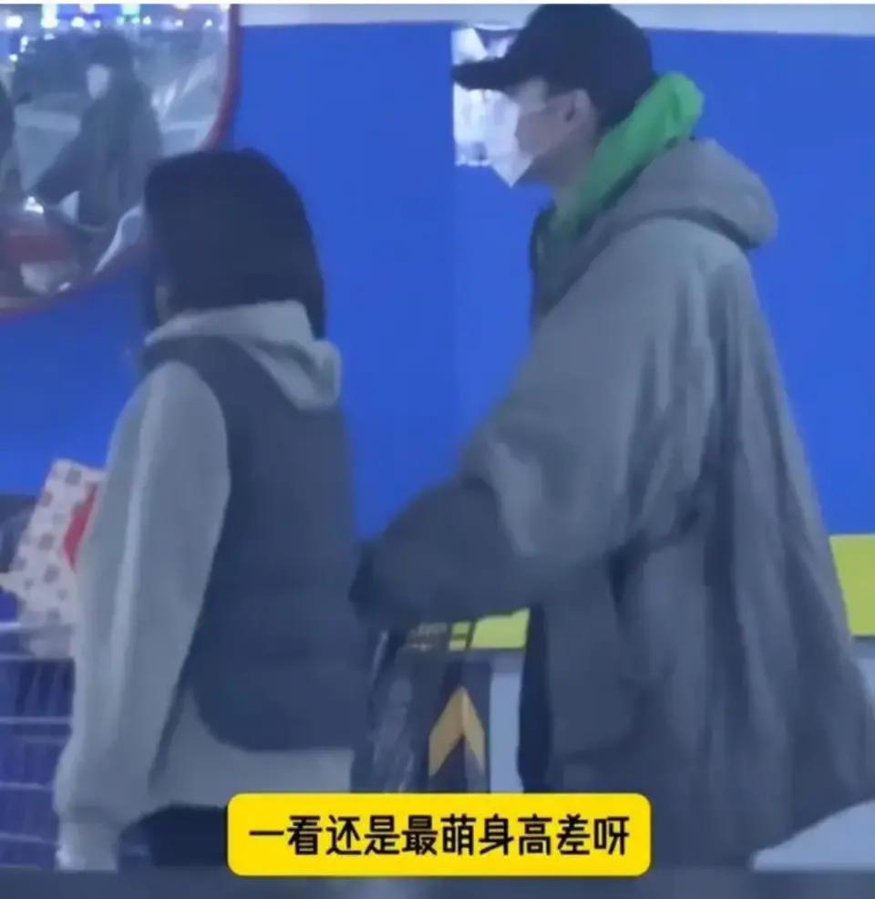 看到胡歌的这些细节，才明白他对老婆黄曦宁真是“用心良苦”