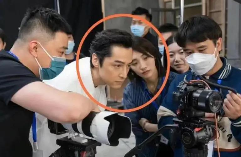 看到胡歌的这些细节，才明白他对老婆黄曦宁真是“用心良苦”