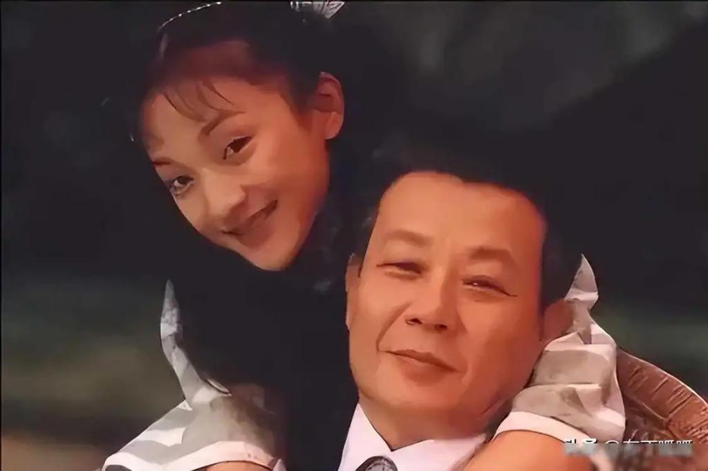 娶两个老婆住一个家，69岁依旧四处奔波的寇世勋真的快乐吗