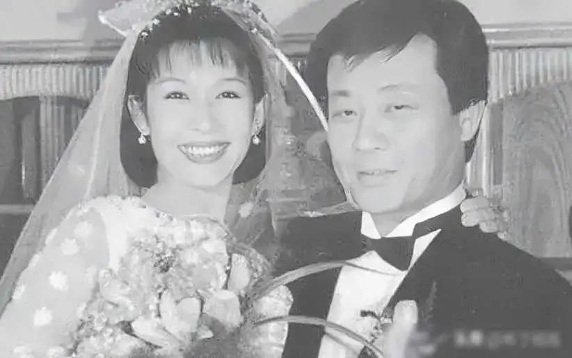 娶两个老婆住一个家，69岁依旧四处奔波的寇世勋真的快乐吗