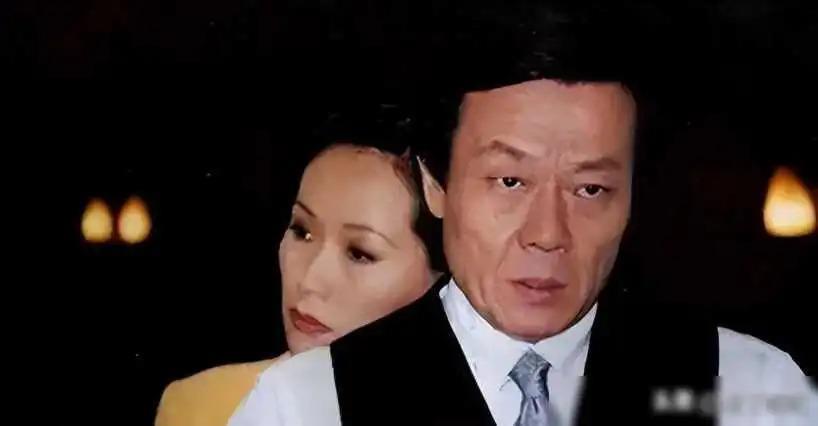 娶两个老婆住一个家，69岁依旧四处奔波的寇世勋真的快乐吗
