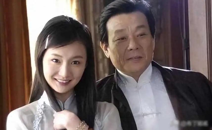 娶两个老婆住一个家，69岁依旧四处奔波的寇世勋真的快乐吗