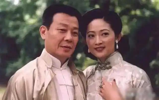 娶两个老婆住一个家，69岁依旧四处奔波的寇世勋真的快乐吗