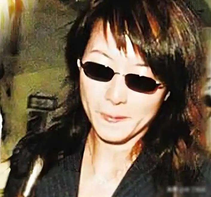 娶两个老婆住一个家，69岁依旧四处奔波的寇世勋真的快乐吗