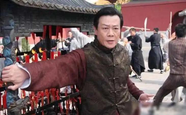 娶两个老婆住一个家，69岁依旧四处奔波的寇世勋真的快乐吗