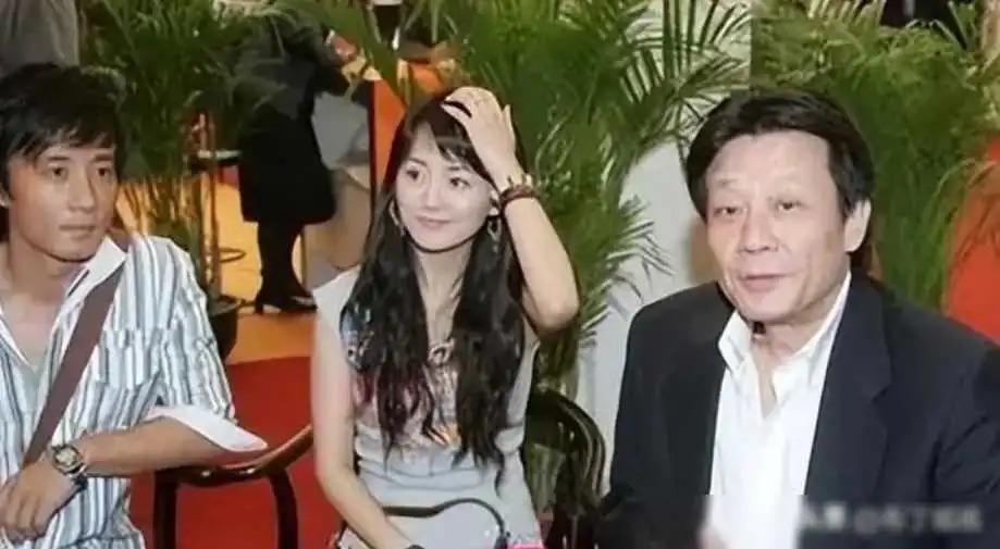 娶两个老婆住一个家，69岁依旧四处奔波的寇世勋真的快乐吗