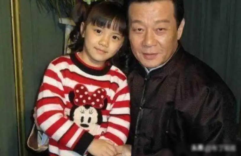 娶两个老婆住一个家，69岁依旧四处奔波的寇世勋真的快乐吗