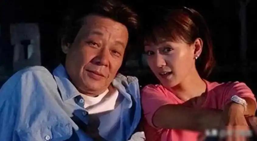 娶两个老婆住一个家，69岁依旧四处奔波的寇世勋真的快乐吗