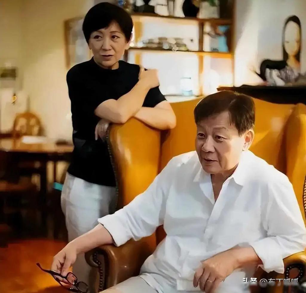 娶两个老婆住一个家，69岁依旧四处奔波的寇世勋真的快乐吗