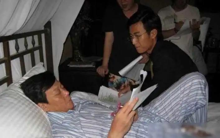 娶两个老婆住一个家，69岁依旧四处奔波的寇世勋真的快乐吗
