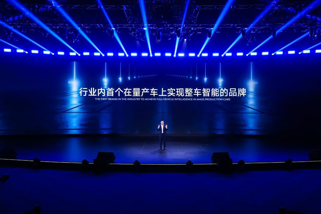 腾势带头回怼马斯克，比亚迪投千亿“死磕”智能化