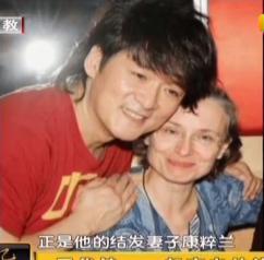 周华健与妻子被嘲像母子：结婚38年，一直被劝离