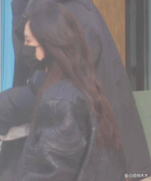 85花现身春晚联排现场！刘诗诗4万大衣，杨幂玩神秘