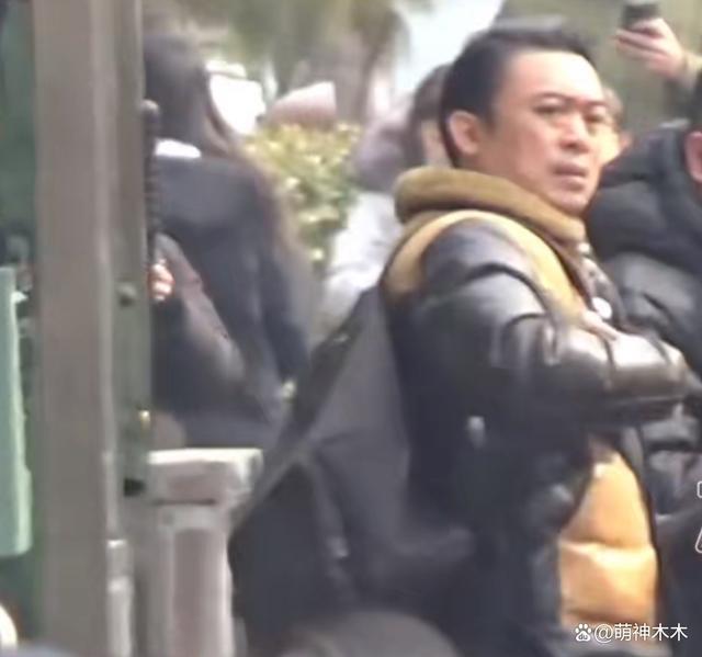 85花现身春晚联排现场！刘诗诗4万大衣，杨幂玩神秘