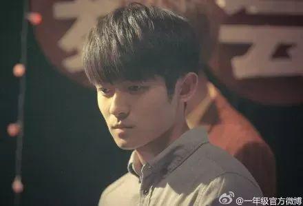 这俩还谈呢？不知道看上他什么