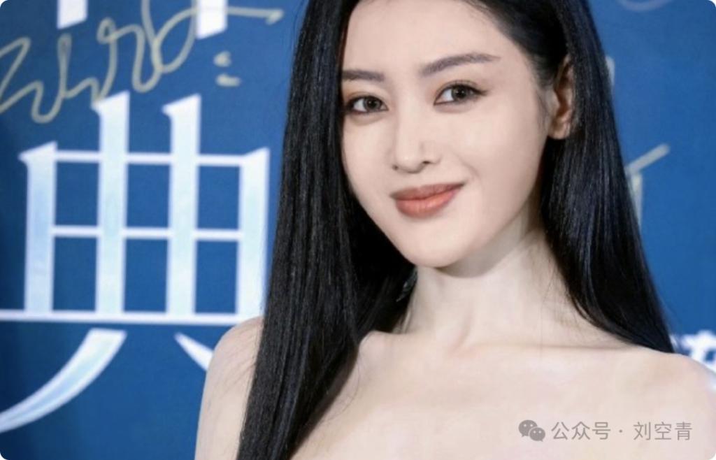 她得罪了人，如今被软封杀了？