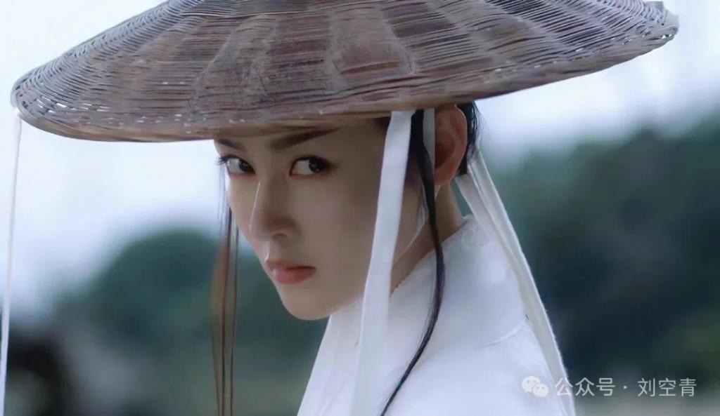 她得罪了人，如今被软封杀了？