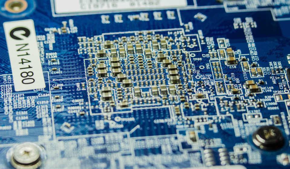 美国芯片禁令持续升级下，中国是否已经陷入“中等技术陷阱”？