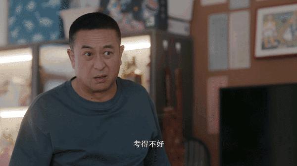 笑掉大牙！53岁张嘉益演小学生爸爸，能不能别把观众当傻子