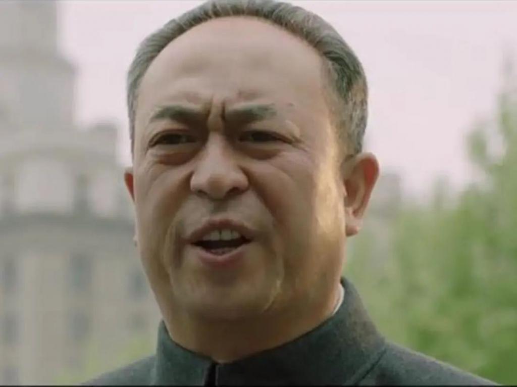 笑掉大牙！53岁张嘉益演小学生爸爸，能不能别把观众当傻子