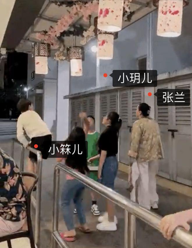 汪小菲和儿女在新加坡被偶遇，女儿神似大S，弟弟帅气活泼