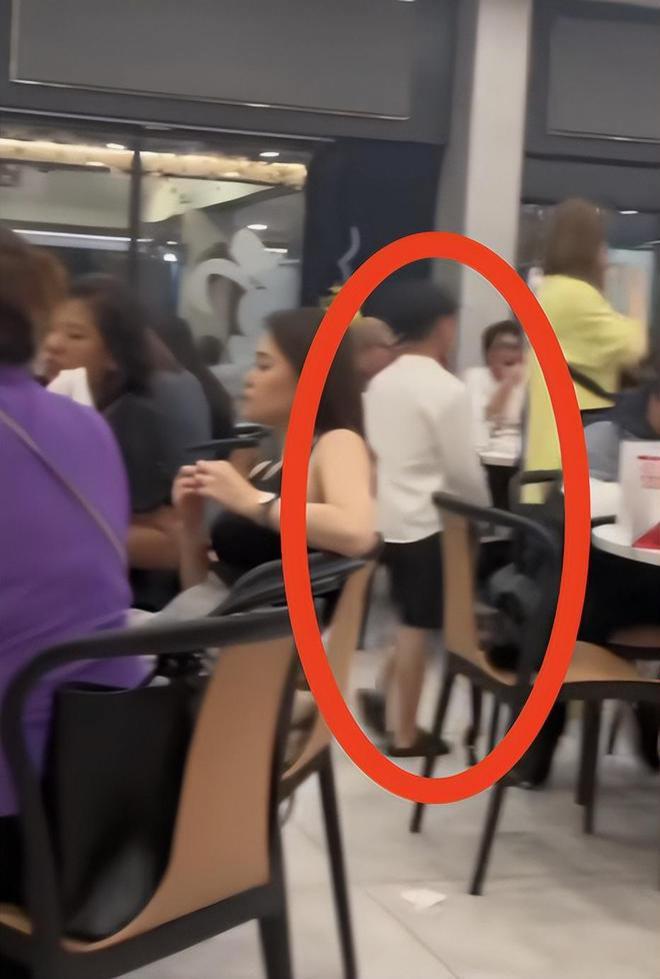 汪小菲和儿女在新加坡被偶遇，女儿神似大S，弟弟帅气活泼