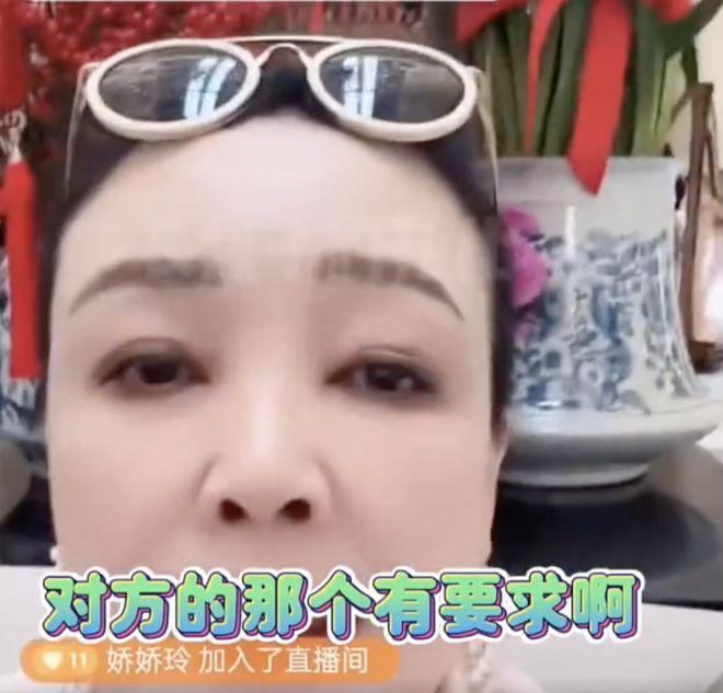 汪小菲和儿女在新加坡被偶遇，女儿神似大S，弟弟帅气活泼