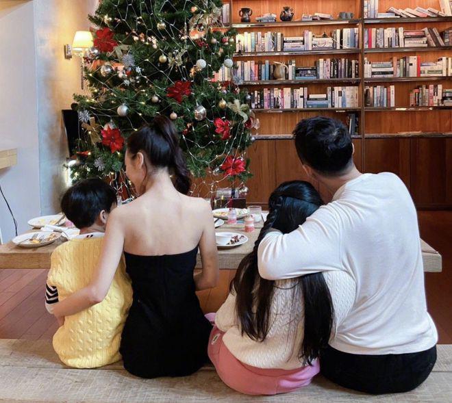 汪小菲和儿女在新加坡被偶遇，女儿神似大S，弟弟帅气活泼