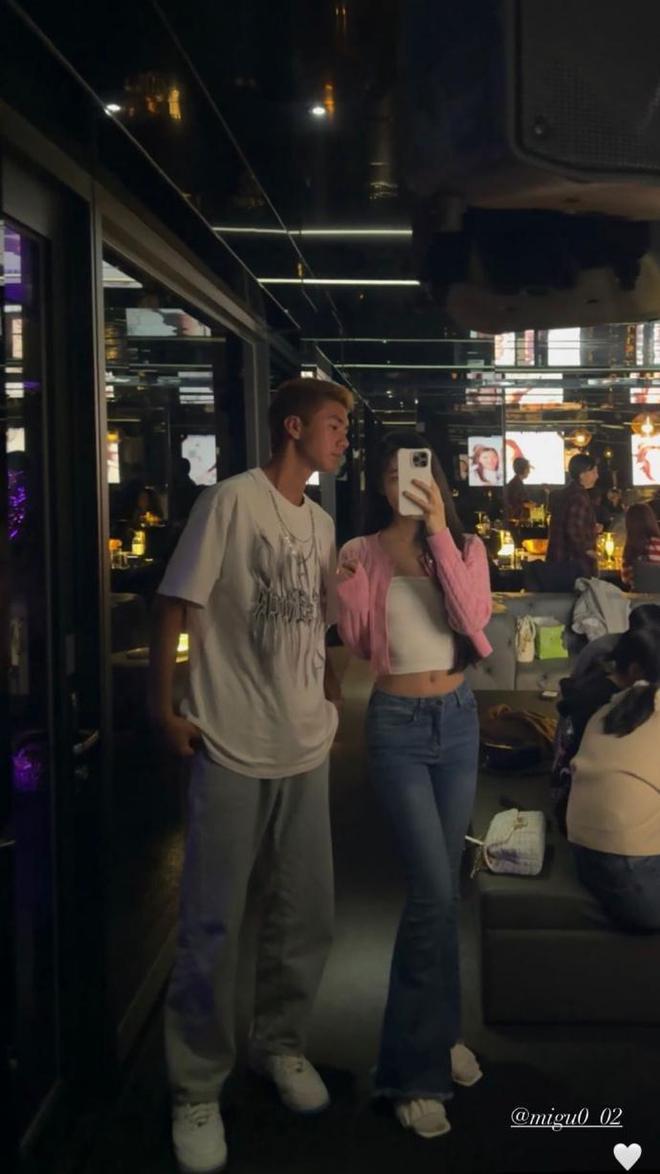 小S办尾牙太寒酸，500元茅台配生蚝，二女儿穿搭火辣