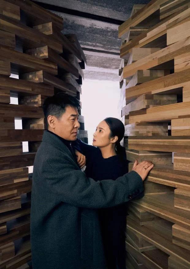 陈建斌蒋勤勤公开爱侣照 饱含爱意深情对视太甜蜜