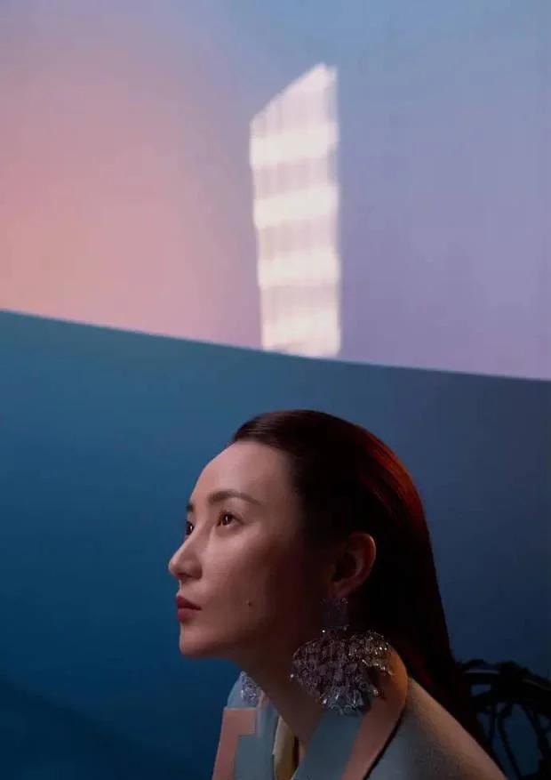 陈建斌蒋勤勤公开爱侣照 饱含爱意深情对视太甜蜜