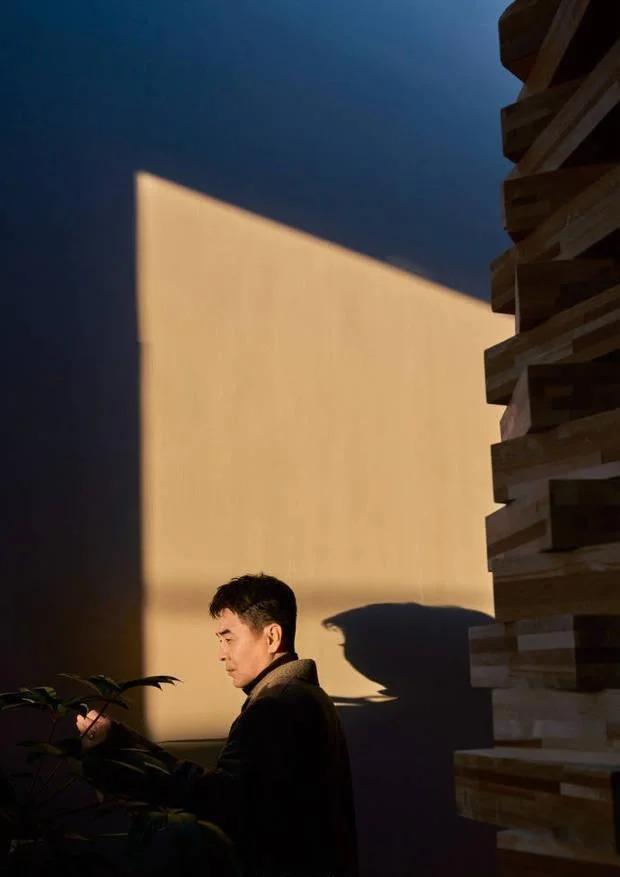 陈建斌蒋勤勤公开爱侣照 饱含爱意深情对视太甜蜜