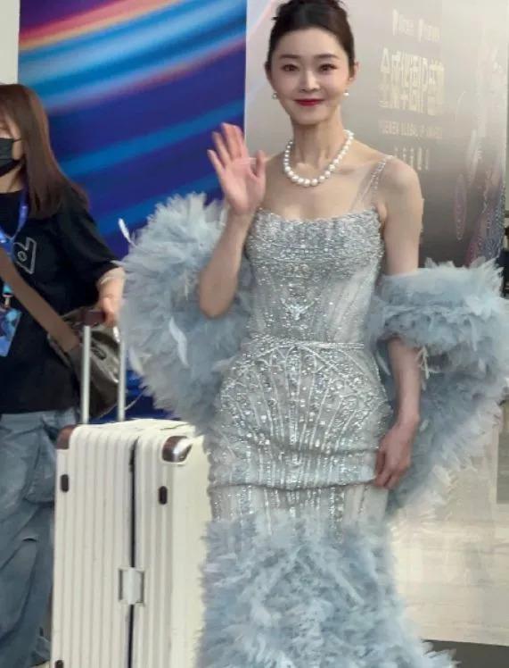 新加坡这晚：宋轶水蛇腰，张雨绮身材抢镜，陈小纭咋这样了