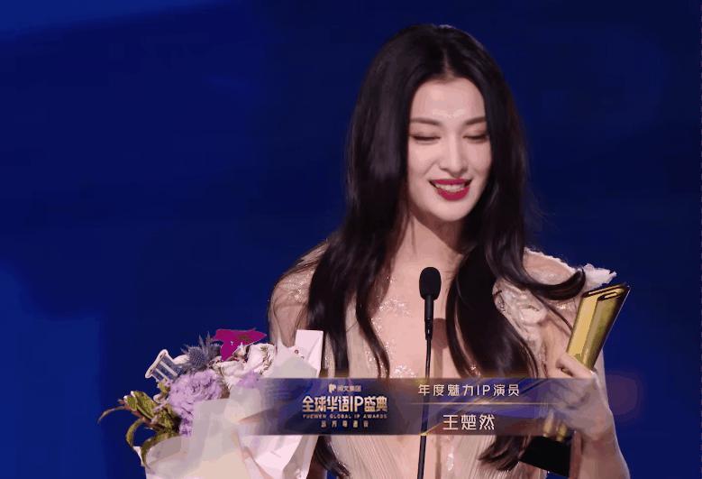 新加坡这晚：宋轶水蛇腰，张雨绮身材抢镜，陈小纭咋这样了