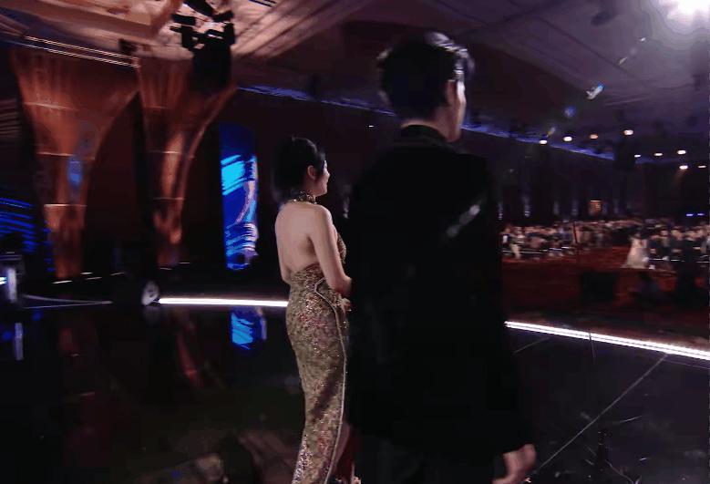 新加坡这晚：宋轶水蛇腰，张雨绮身材抢镜，陈小纭咋这样了