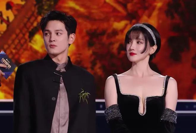 新加坡这晚：宋轶水蛇腰，张雨绮身材抢镜，陈小纭咋这样了