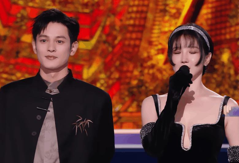 新加坡这晚：宋轶水蛇腰，张雨绮身材抢镜，陈小纭咋这样了