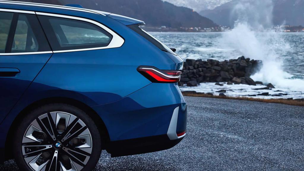 2025 款宝马 5 系旅行车发布，含电动 i5 旅行车