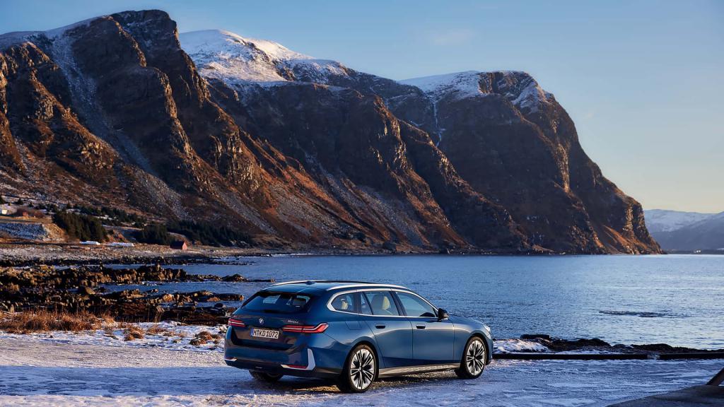 2025 款宝马 5 系旅行车发布，含电动 i5 旅行车