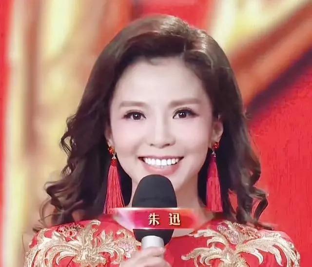 央视龙年春晚主持人出炉，朱军、董卿、朱迅李思思无缘春晚