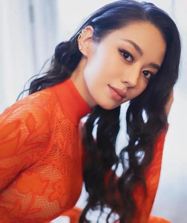 霉霉“沙漏”身材抢镜，豆荚猫突出，但都被中国儿媳妇艳压了