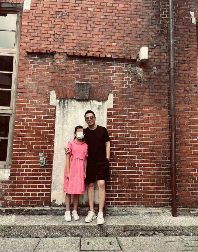 大小S儿女同游巴厘岛，玥儿怯懦放不开，和张兰一起反差大