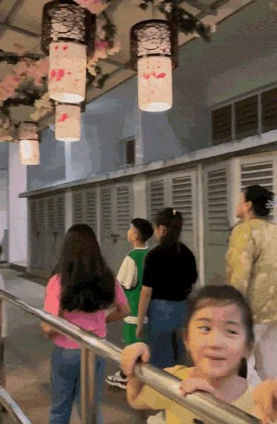 大小S儿女同游巴厘岛，玥儿怯懦放不开，和张兰一起反差大