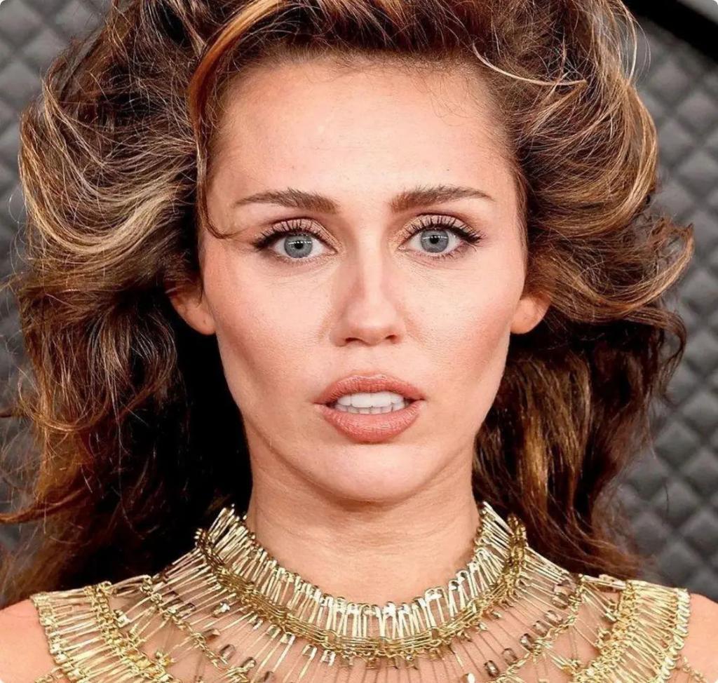 格莱美这一夜，霉霉前凸后翘，麦莉真空上阵放飞自我