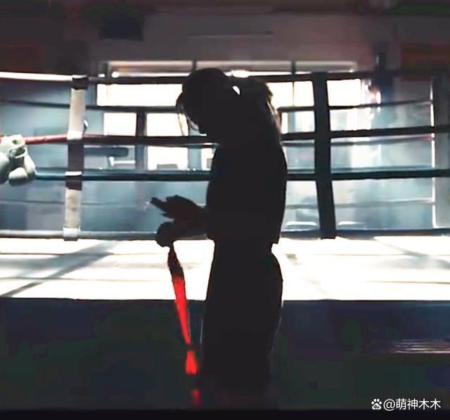 贾玲瘦身剪影曝光！身形单薄成功练成拳击手，网友直呼太帅了