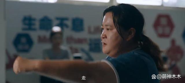 贾玲瘦身剪影曝光！身形单薄成功练成拳击手，网友直呼太帅了
