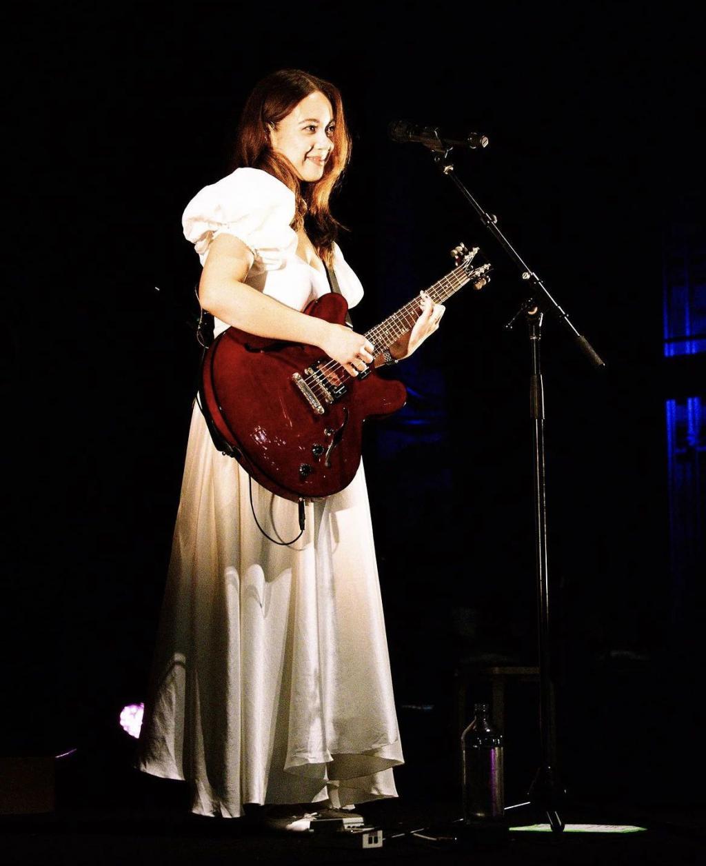 24岁中国冰岛混血，获格莱美奖！