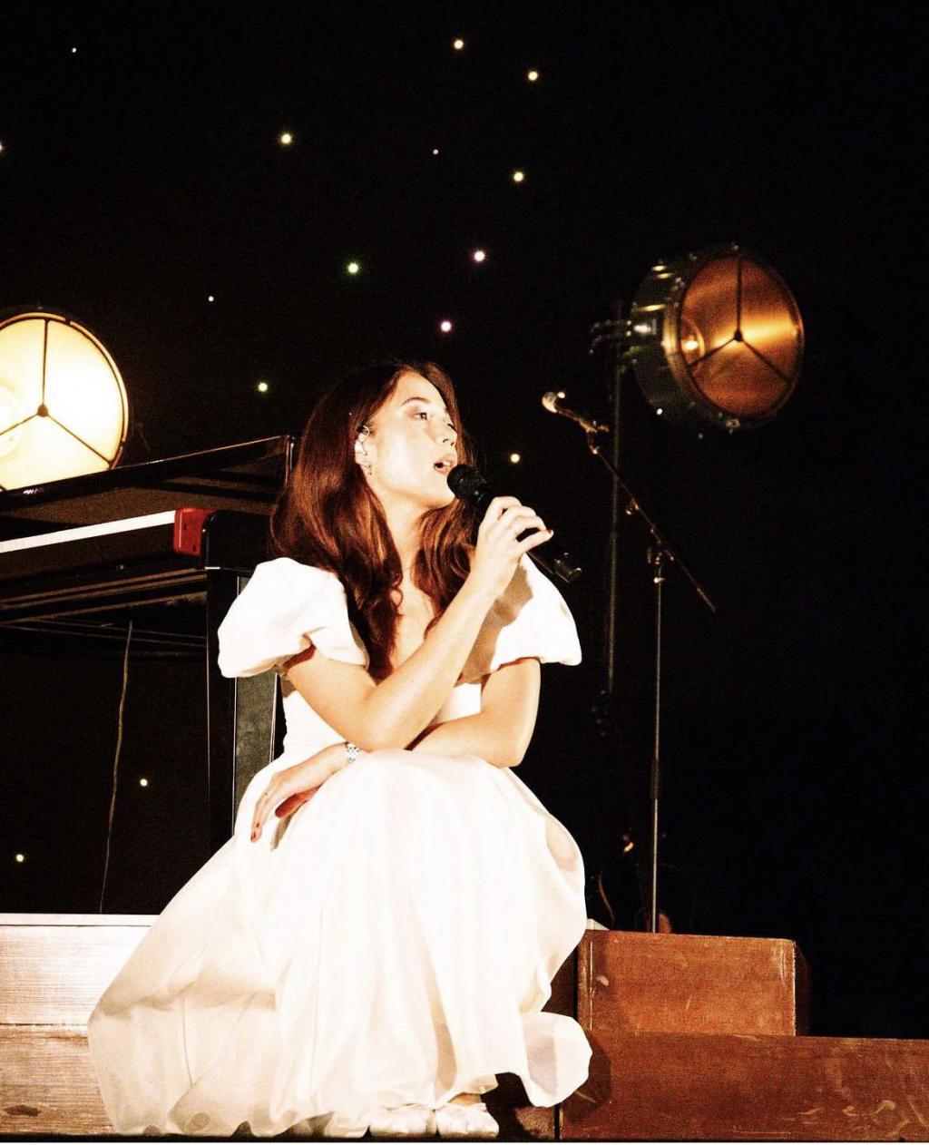 24岁中国冰岛混血，获格莱美奖！