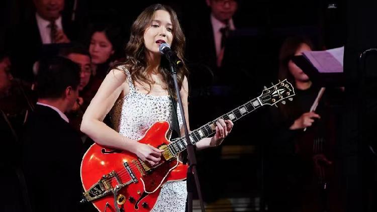 24岁中国冰岛混血，获格莱美奖！